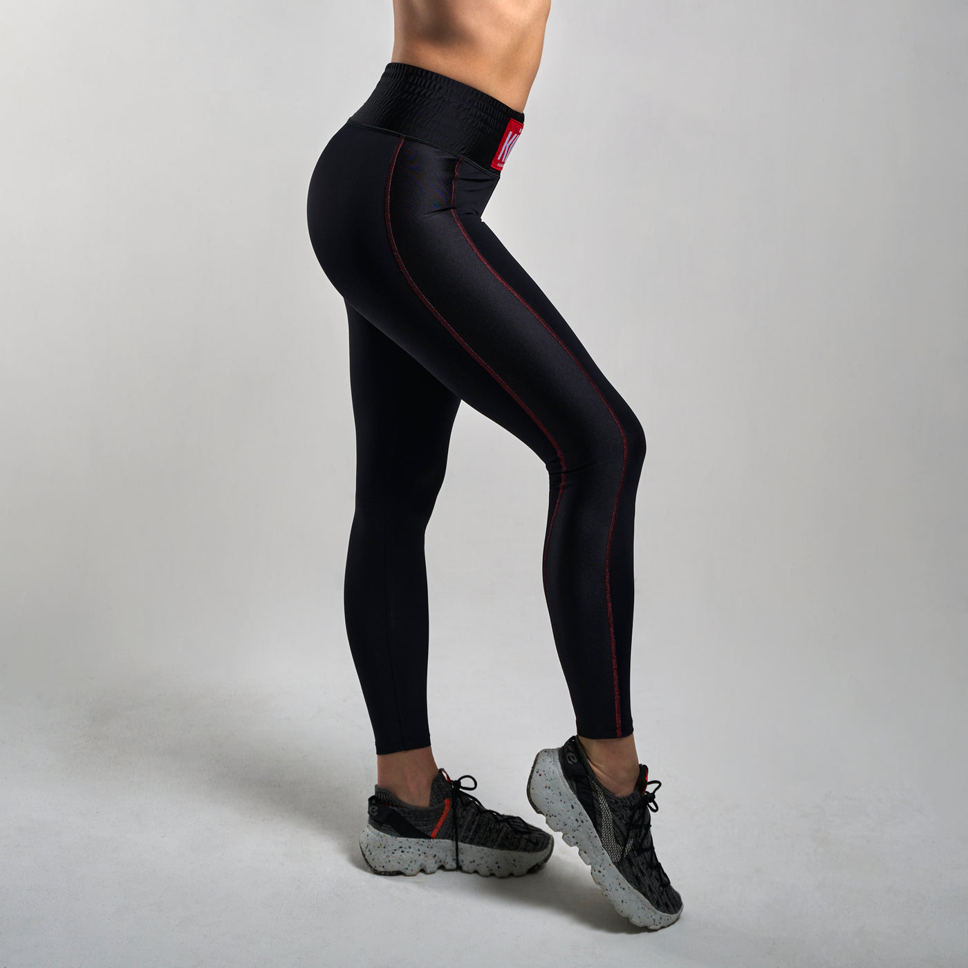 Kick-in legging in Black - Redd Edition